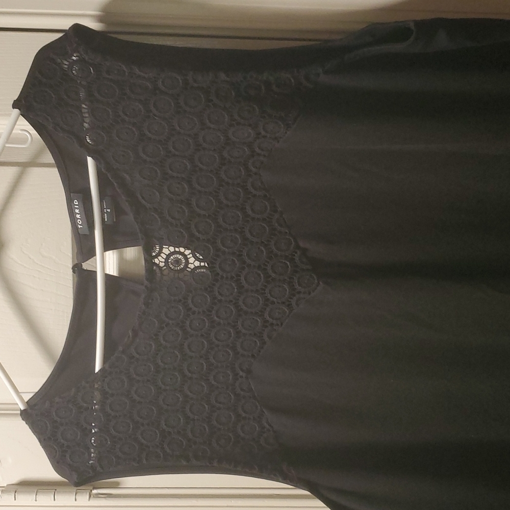 Torrid pepulem tank top in good condition size 26 - Picture 2 of 5